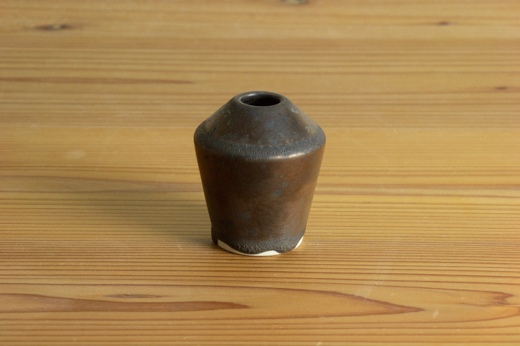 小さな花瓶 つぼみ（鉄黒） かもしか花卉店 かもしか道具店オンライン